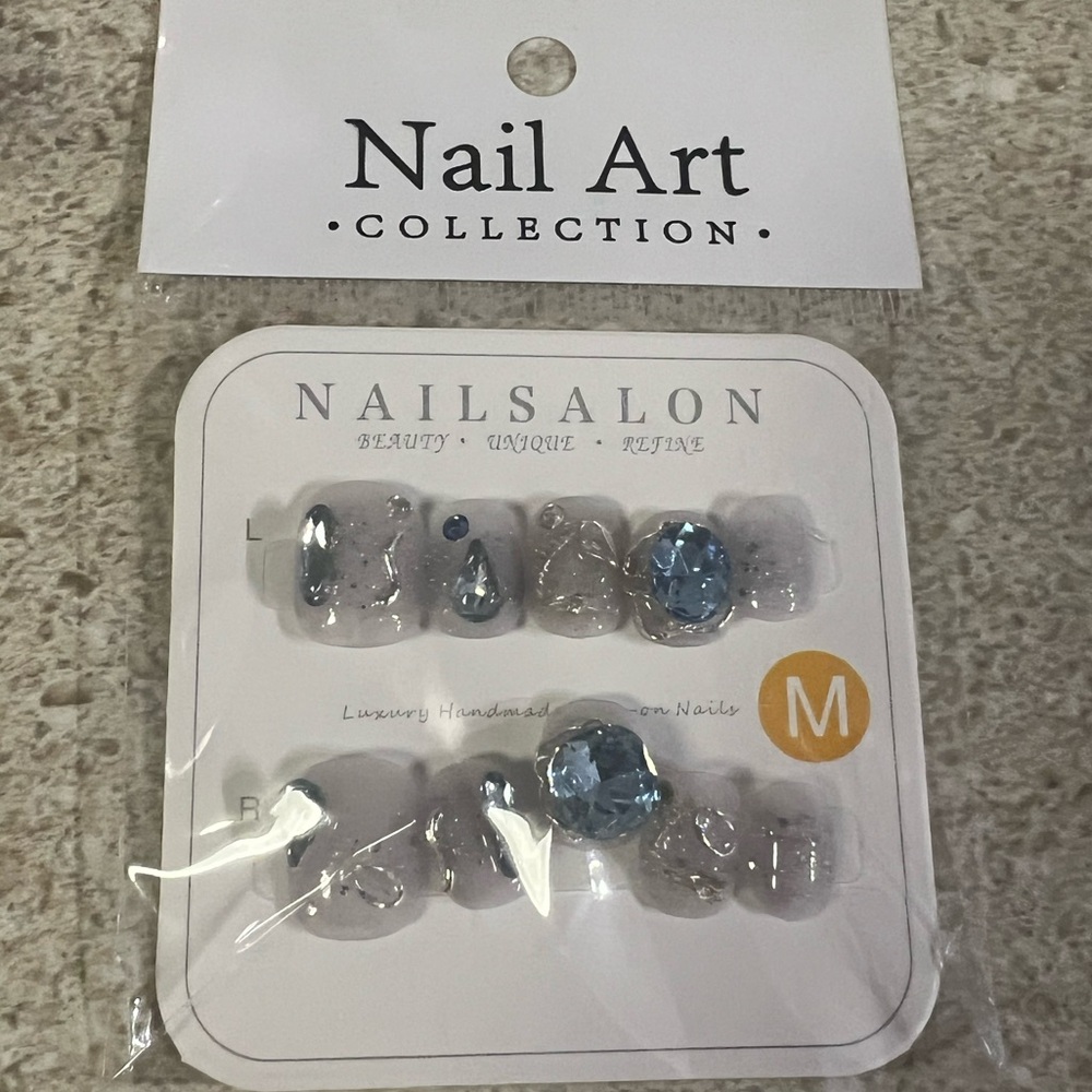 Short blue and white press on nails